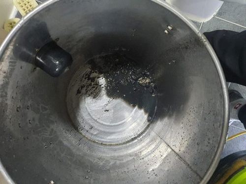 부산 하수구막힘 배수구별 물 빠짐과 역류 여부를 비교하는 점검 장면